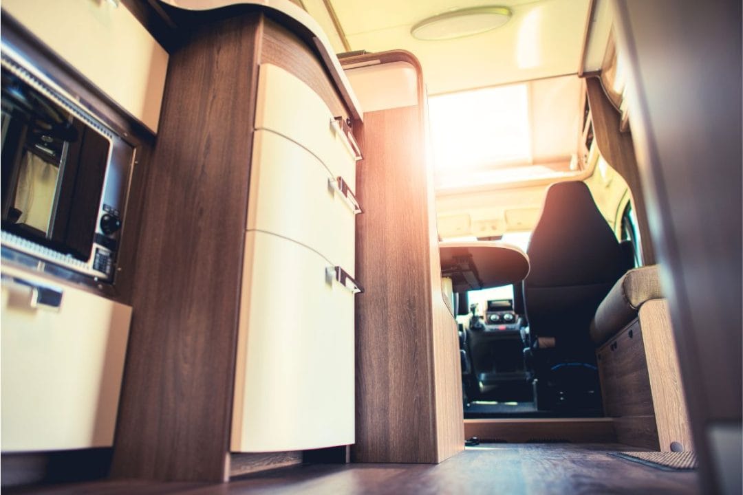 L'installation d'un réfrigérateur dans un camping-car